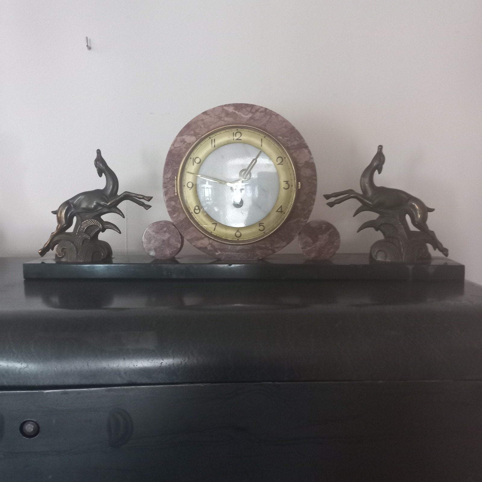 art deco klok op marmeren voet, Ophalen of Verzenden