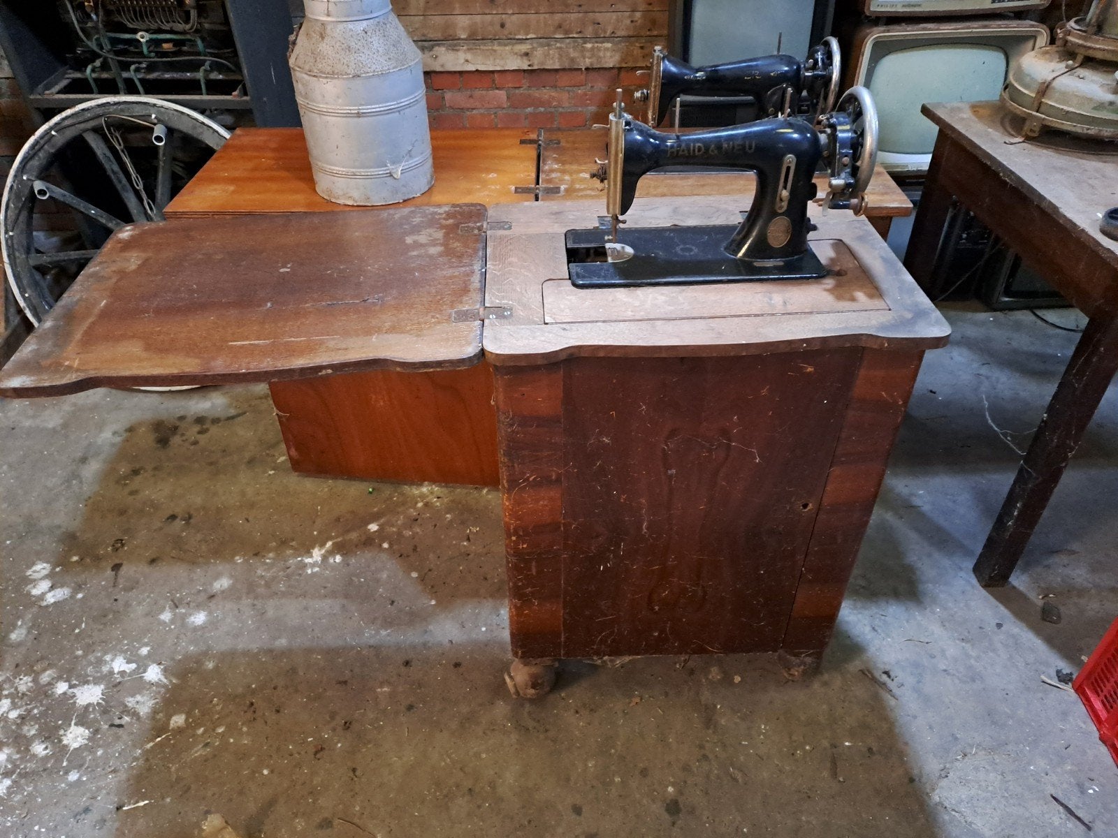 Antieke Naaimachine met Houten Kast, Ophalen