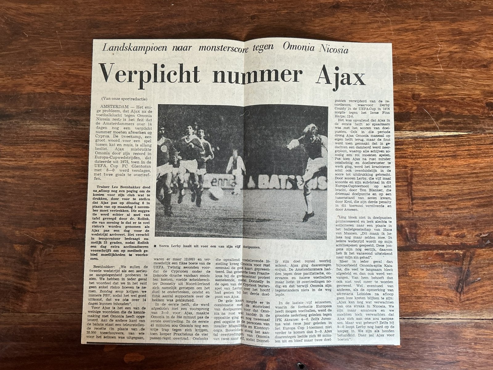 Voetbal krantenartikel Ajax Omonia Nicosia okt 1979 Lerby, Ophalen of Verzenden, Knipsel(s)