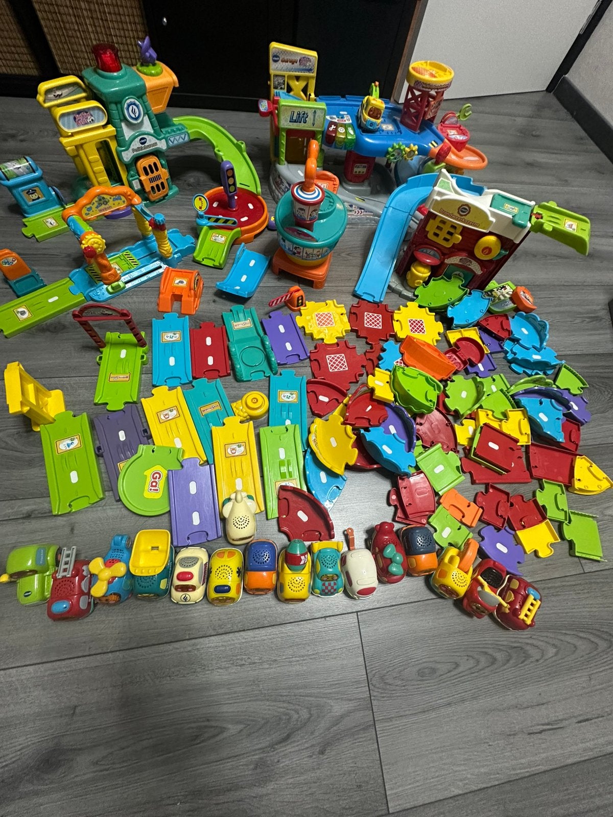 Complete set vtech toet toet Auto’s, Ophalen, Zo goed als nieuw, 2 tot 4 jaar