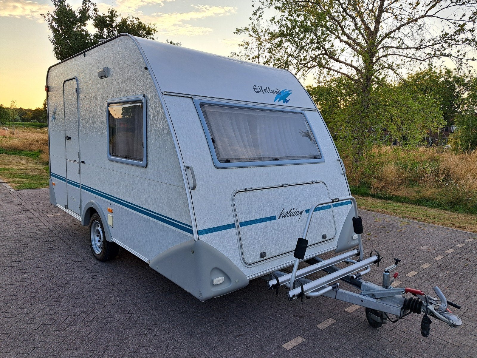 Mooie Eifelland ( Knaus), Standaardzit, 4 tot 5 meter, 500 - 750 kg, Tot en met 3