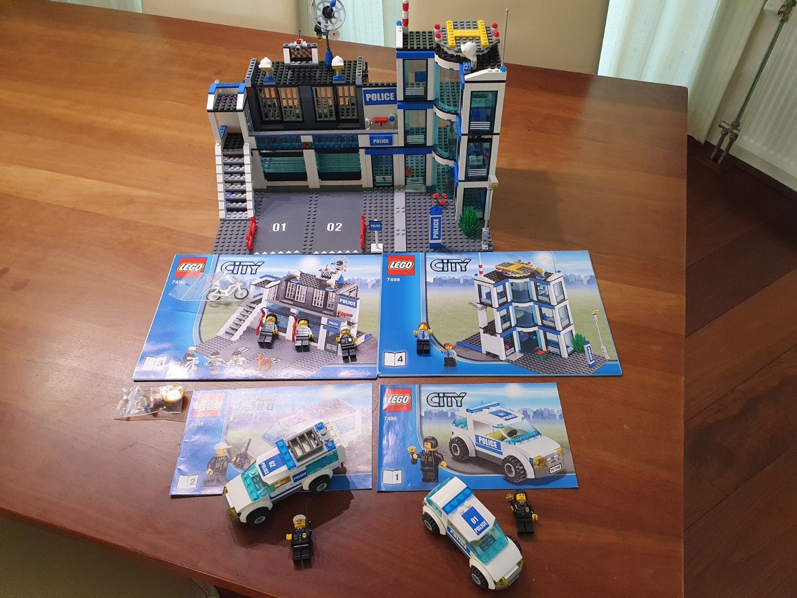 LEGO City Politiebureau 7498 met handleidingen, Ophalen of Verzenden, Zo goed als nieuw, Overige merken
