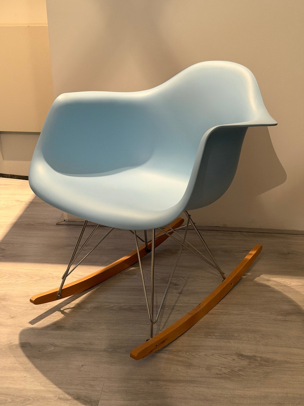 Vitra RAR Schommelstoel Replica - Lichtblauw, Ophalen, 75 tot 100 cm, Zo goed als nieuw, Metaal