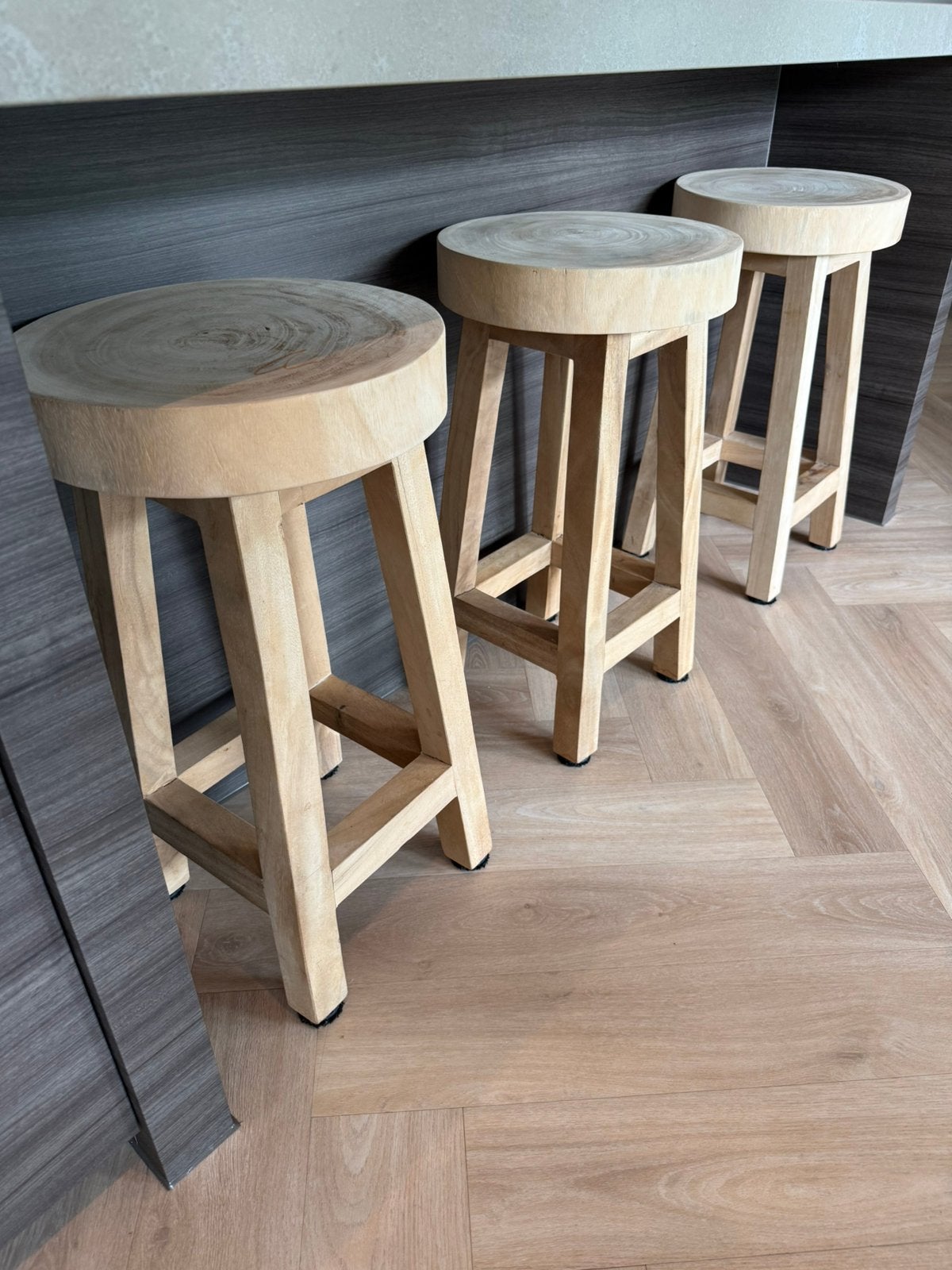 3x Boomstam barkruk barstoel suar hout, Huis en Inrichting, Stoelen, Ophalen, Zo goed als nieuw, Hout, Drie