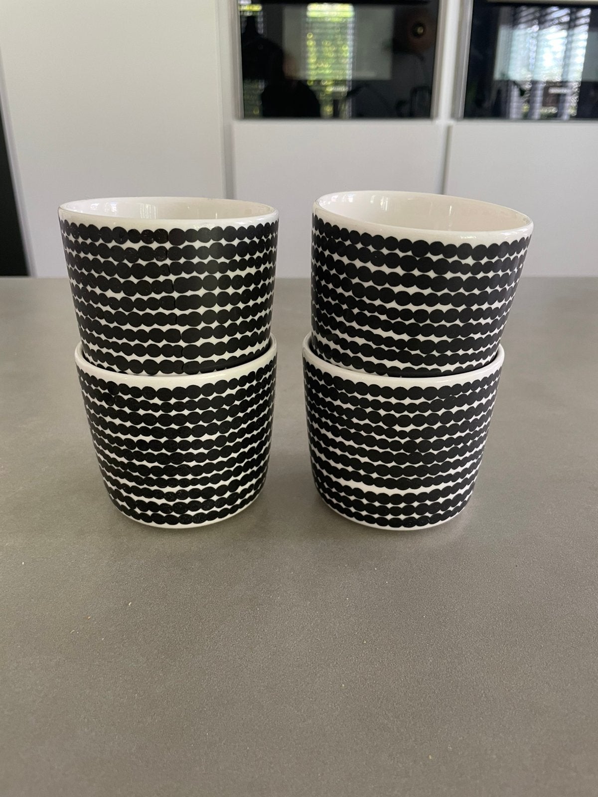 4 mooie mokken / kopjes Marimekko, Huis en Inrichting, Keuken | Servies, Ophalen of Verzenden, Zo goed als nieuw, Overige stijlen