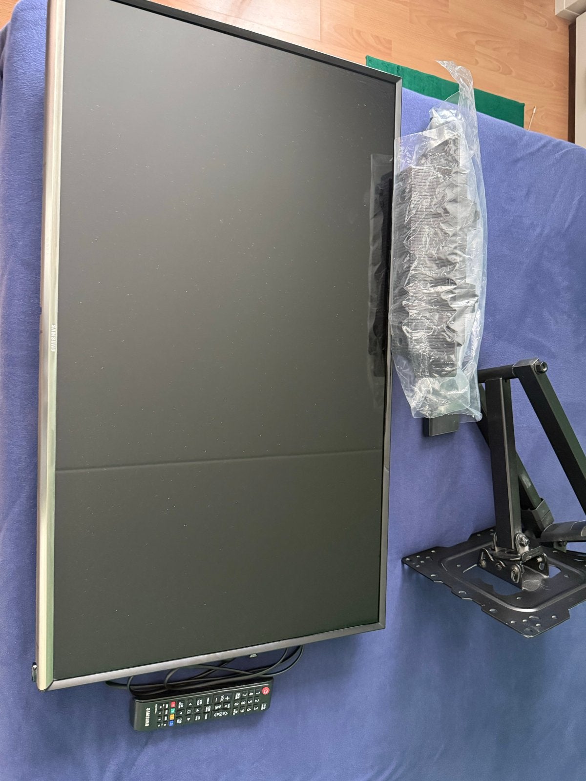 Samsung TV 32” met afstandsbediening, muurbeugel en tv-voet, Ophalen, Gebruikt, 50 Hz, 80 tot 100 cm