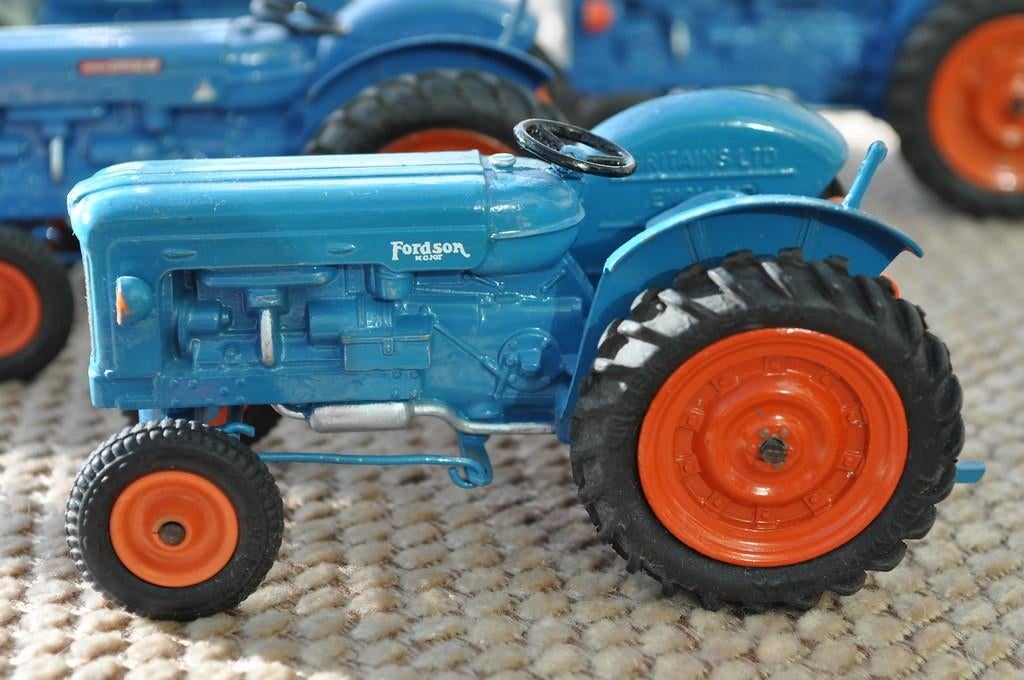 Te koop GEVRAAGD fordson major, Hobby en Vrije tijd, Modelauto's | 1:32, Ophalen of Verzenden, Tractor of Landbouw, Britains
