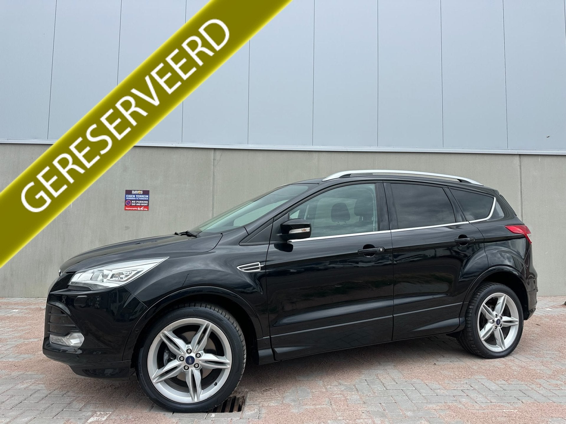 Ford Kuga 1.6 ST-Line 4WD Climate C, Cruise C, Panoramadak,, Auto's, Gebruikt, Zwart, 4 cilinders, Met garantie (alle)