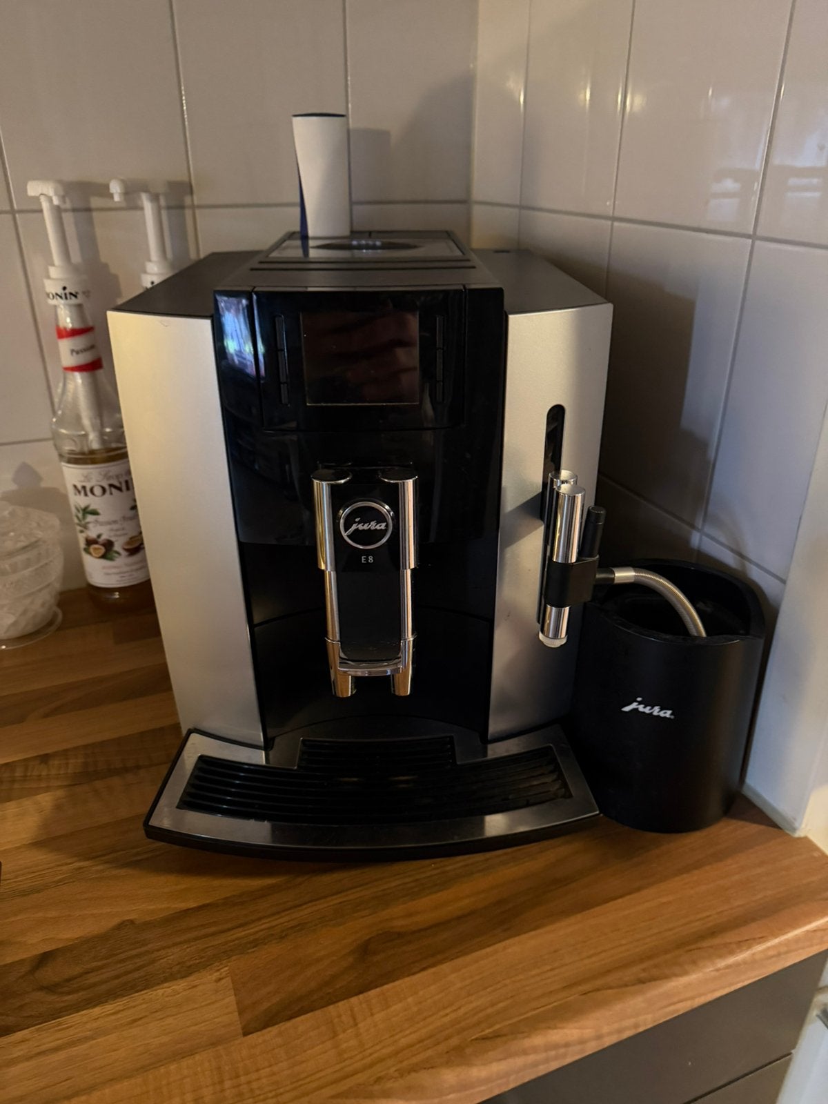 Nette jura e 8, 10 kopjes of meer, Ophalen, Zo goed als nieuw, Koffiemachine