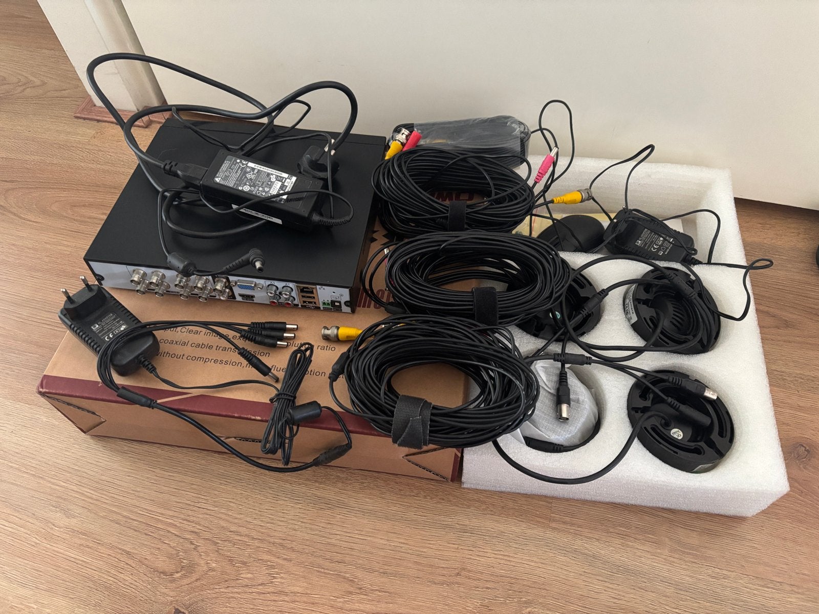Owsoo 800TVL Camera Systeem met 4 Camera's en Hoofdconsole, Ophalen of Verzenden, Gebruikt, Buitencamera