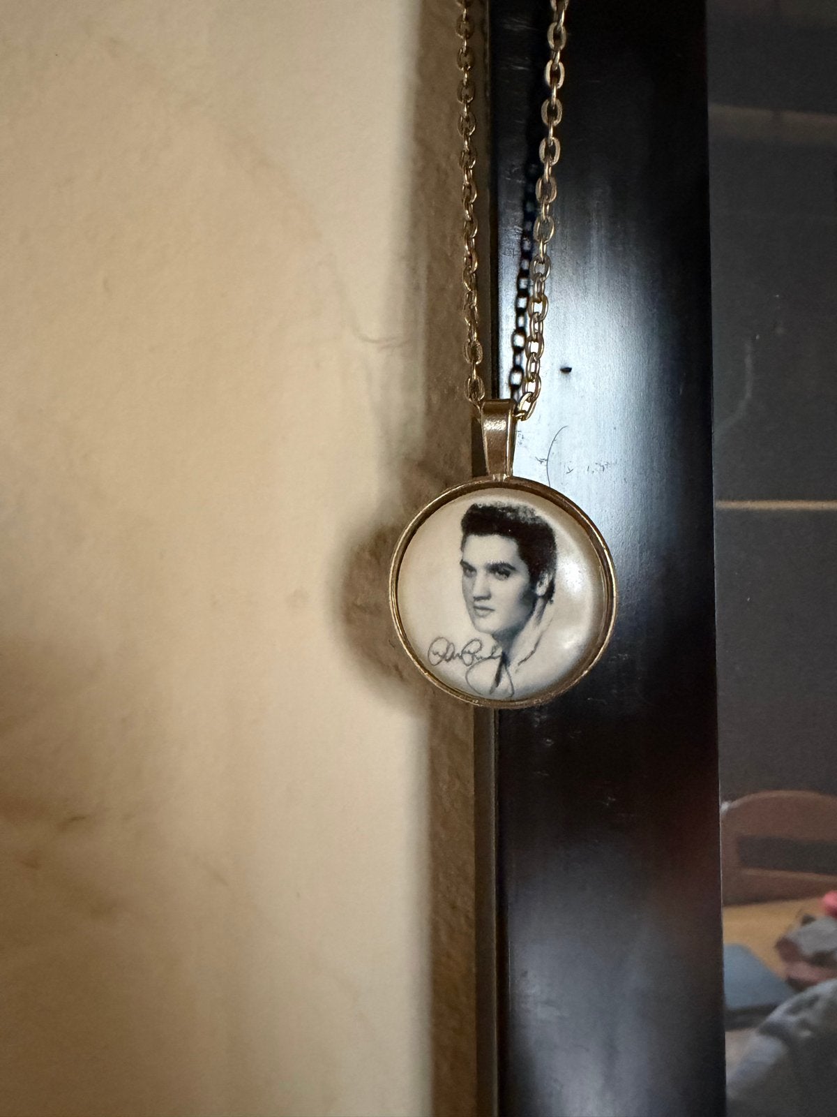 Vintage Elvis Presley ketting met hanger, Sieraden, Tassen en Uiterlijk, Ophalen, Gebruikt, Goud, Overige materialen