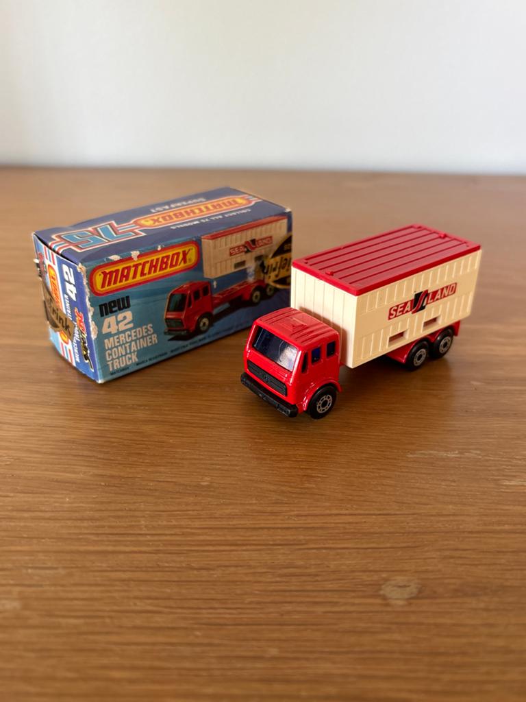 Matchbox Superfast 42 Mercedes Container Truck (nieuw), Ophalen of Verzenden, Nieuw
