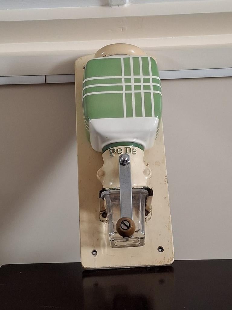 Vintage Pe De Wandkoffiemolen - Groen/Wit, Ophalen of Verzenden