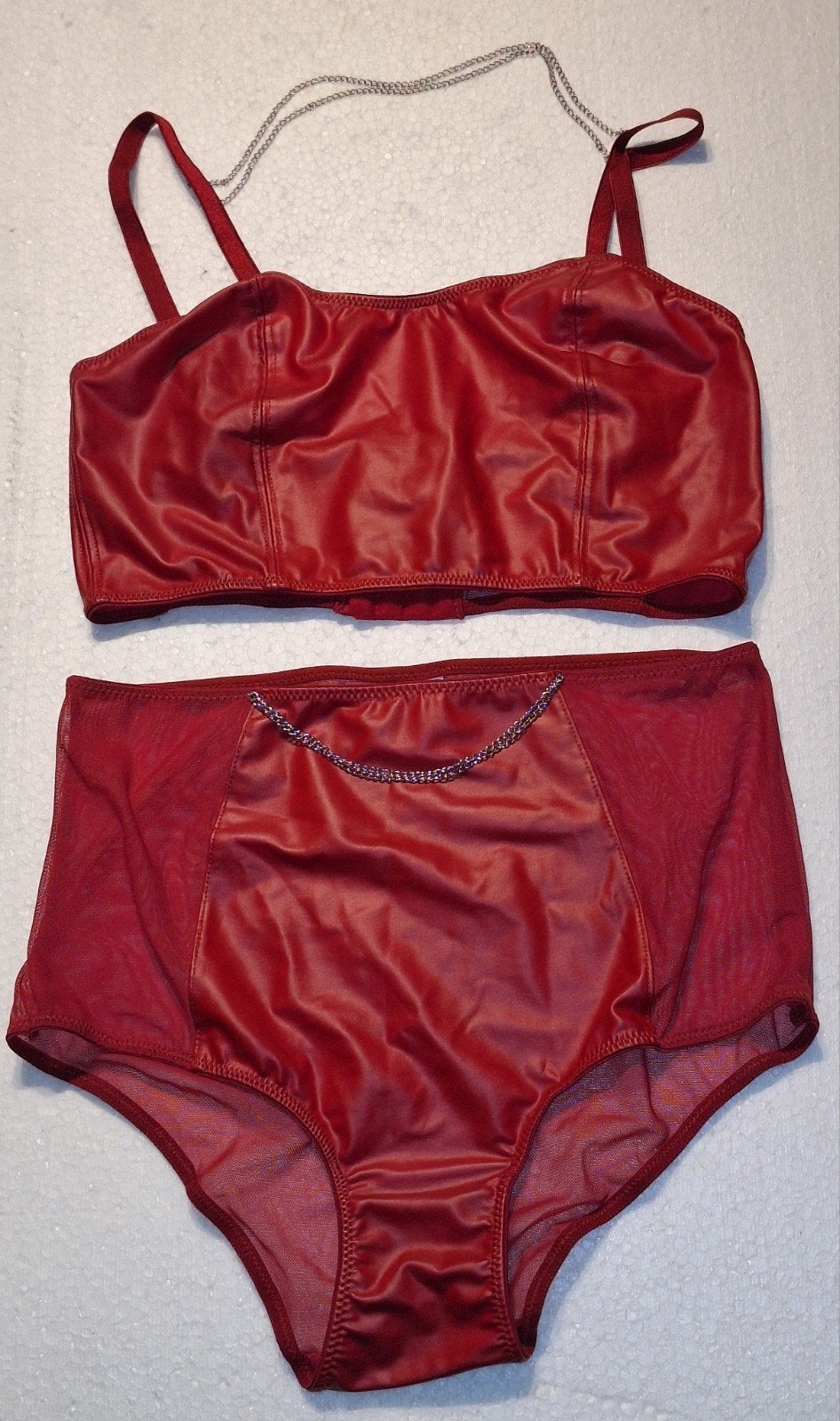 Sexy leatherlook rood setje BH 85B slip L