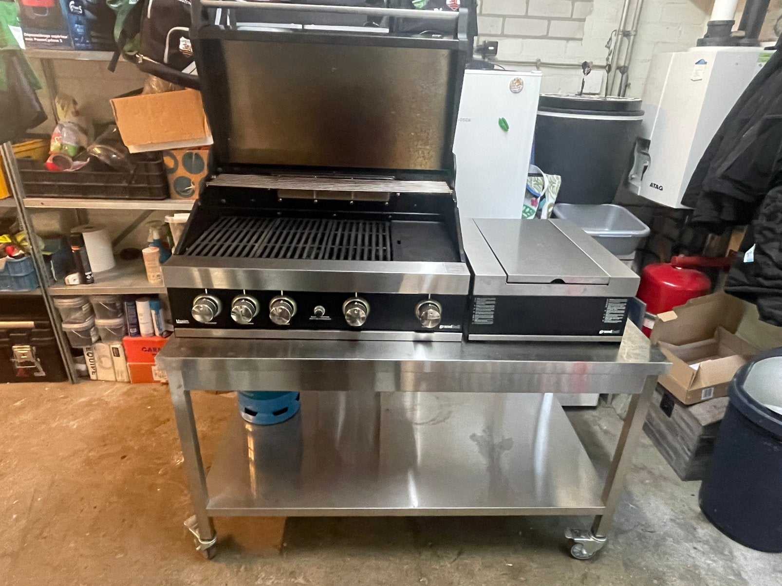 Grandhall Maxim bbq met extra pit op RVS verrijdbare tafel, Ophalen, Gebruikt