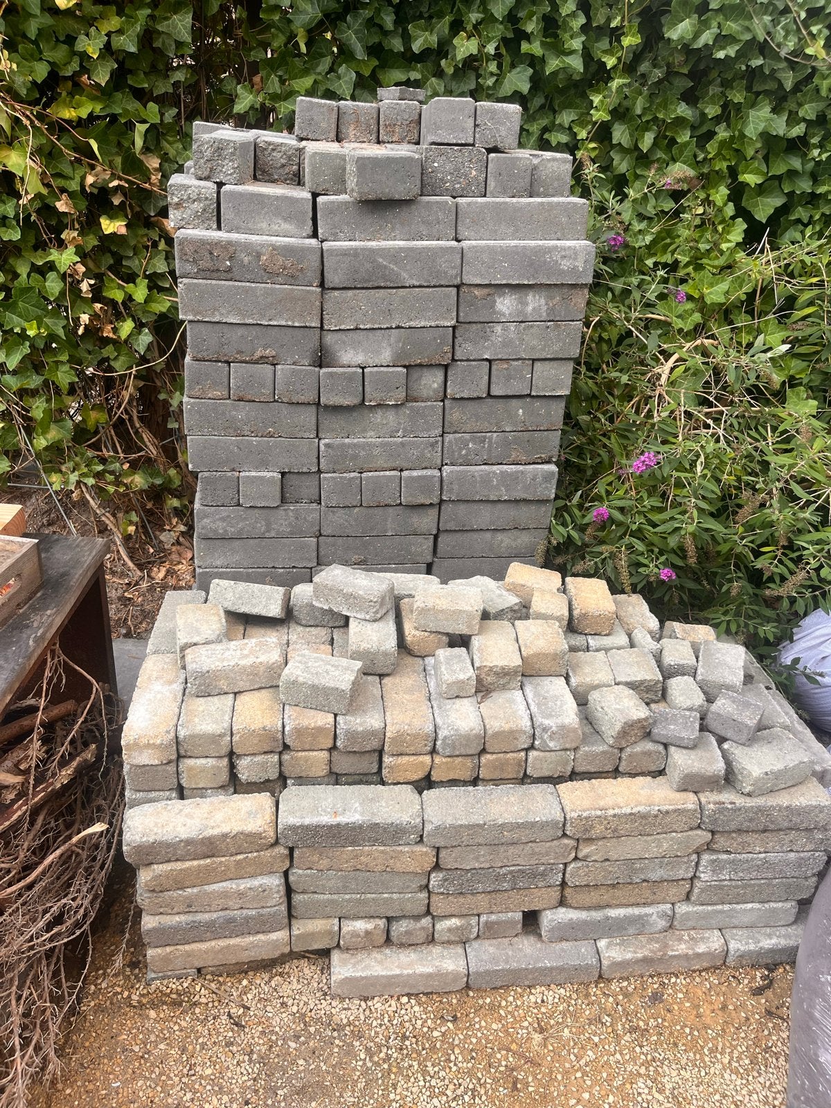 Gratis af te halen: Gebruikte stenen voor tuin of oprit, Tuin en Terras, Tegels en Klinkers, Ophalen, Gebruikt, Klinkers, 10 m² of meer