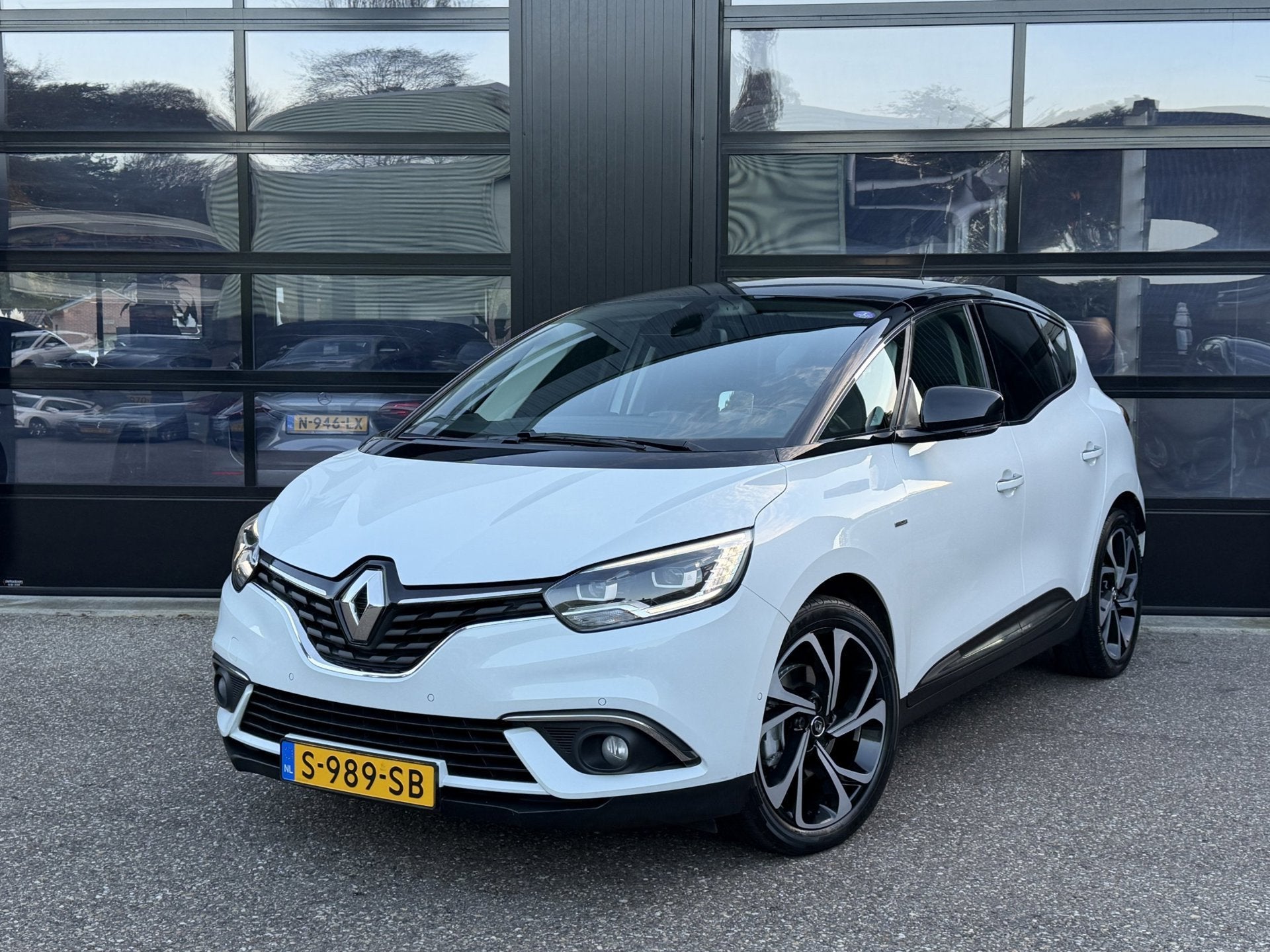 Renault Scénic 1.3 TCe Bose LED Navi Camera Trekh Aut., Auto's, 4 cilinders, Leder en Stof, Wit, Geïmporteerd