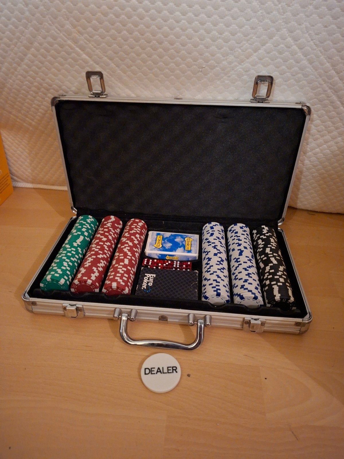 pokerkoffer  - luxe pokerset 300 chips, Hobby en Vrije tijd, Ophalen of Verzenden, Zo goed als nieuw