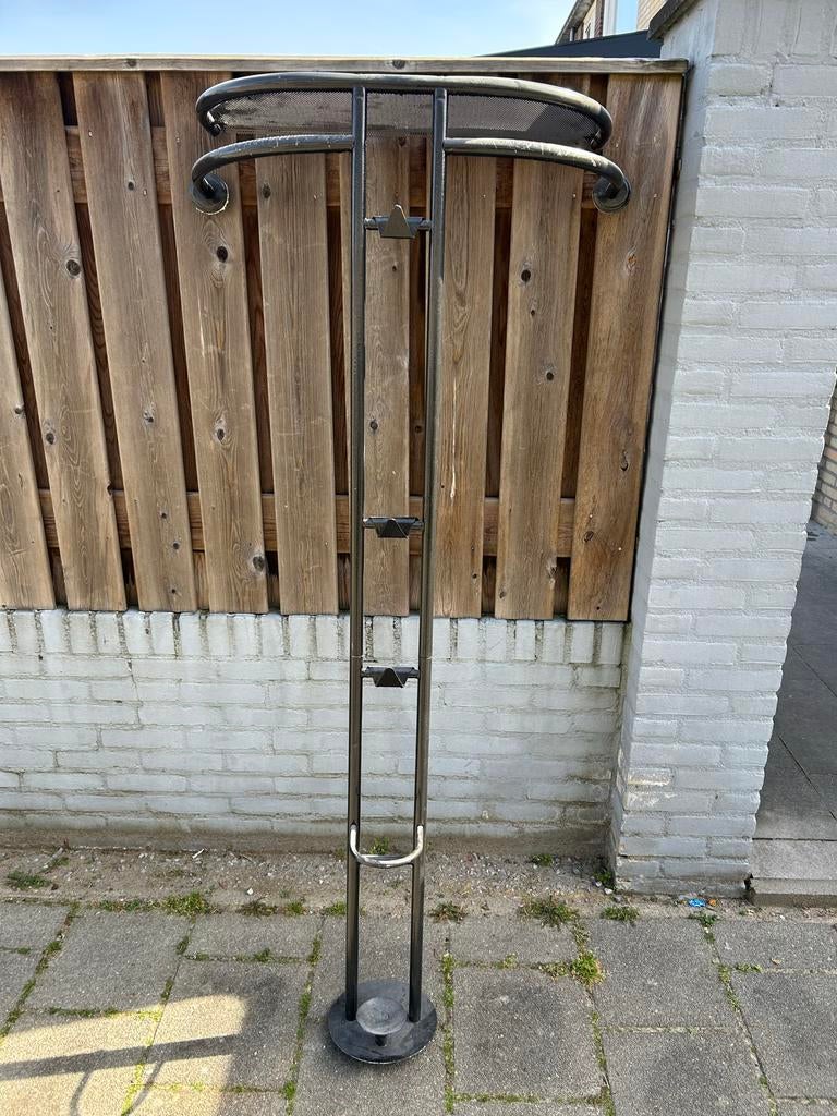 Zwarte metalen staande kapstok met hoedenrek, Ophalen, Gebruikt, Metaal, Staande kapstok
