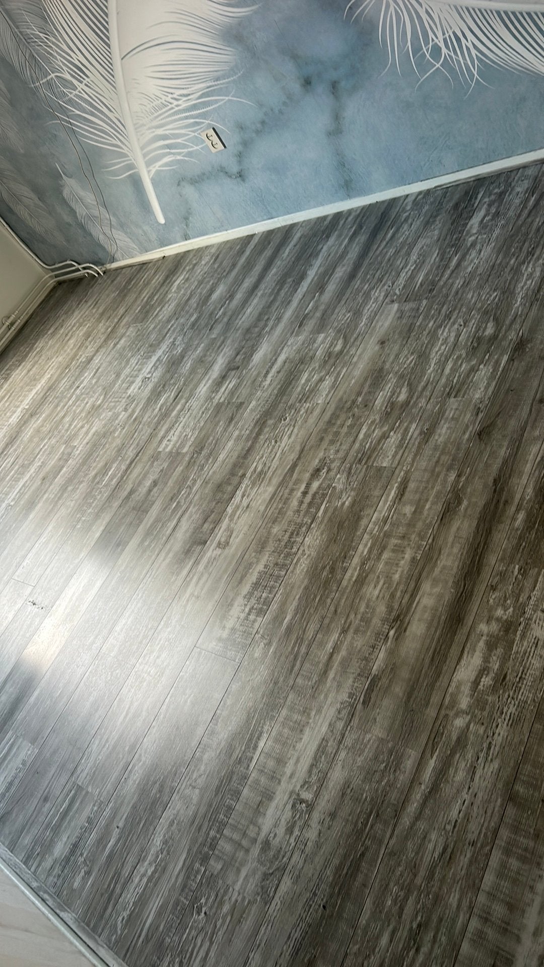 30 m2 grijs laminaat gratis op te halen in Hellevoetsluis, Ophalen, Gebruikt, 50 tot 150 cm, 10 m² of meer
