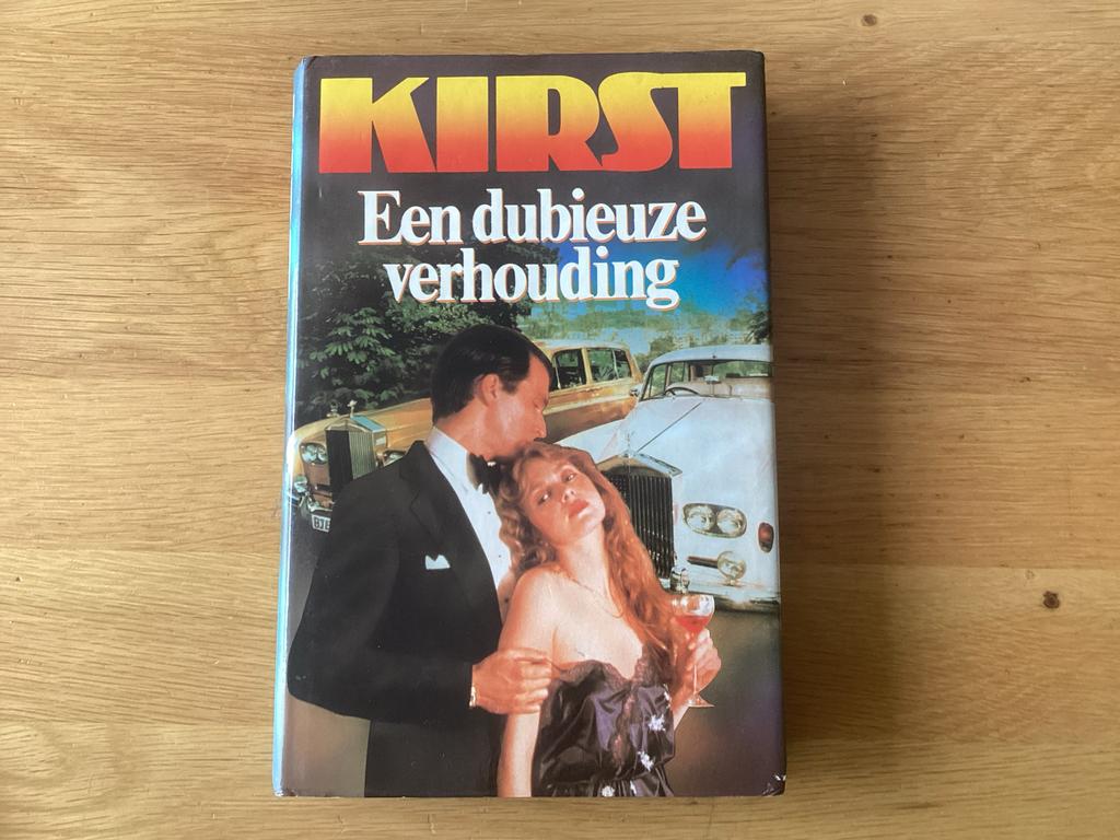 Kirst - Een dubieuze verhouding (roman), Ophalen of Verzenden, Gelezen