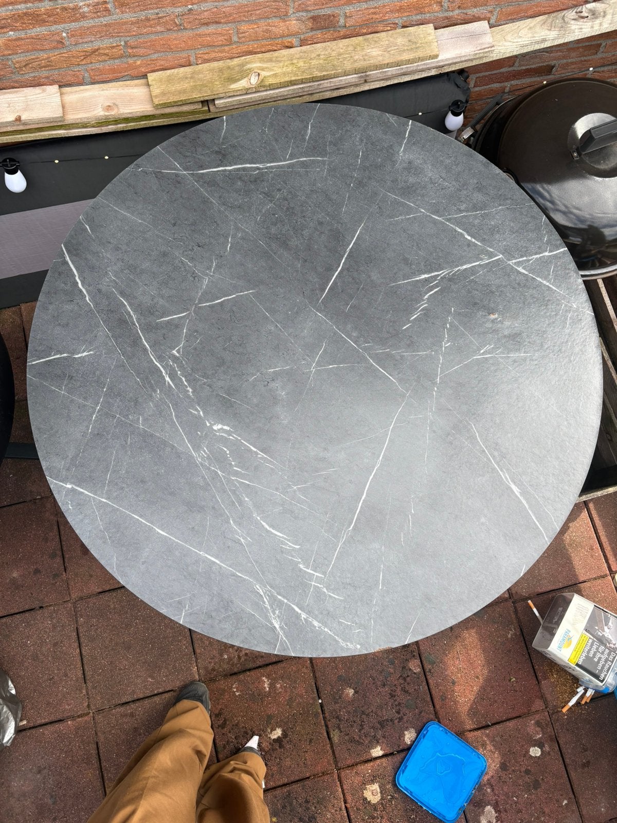 Foto 4 van IKEA Mariedamm ronde eettafel (marmerlook / zwart staal )