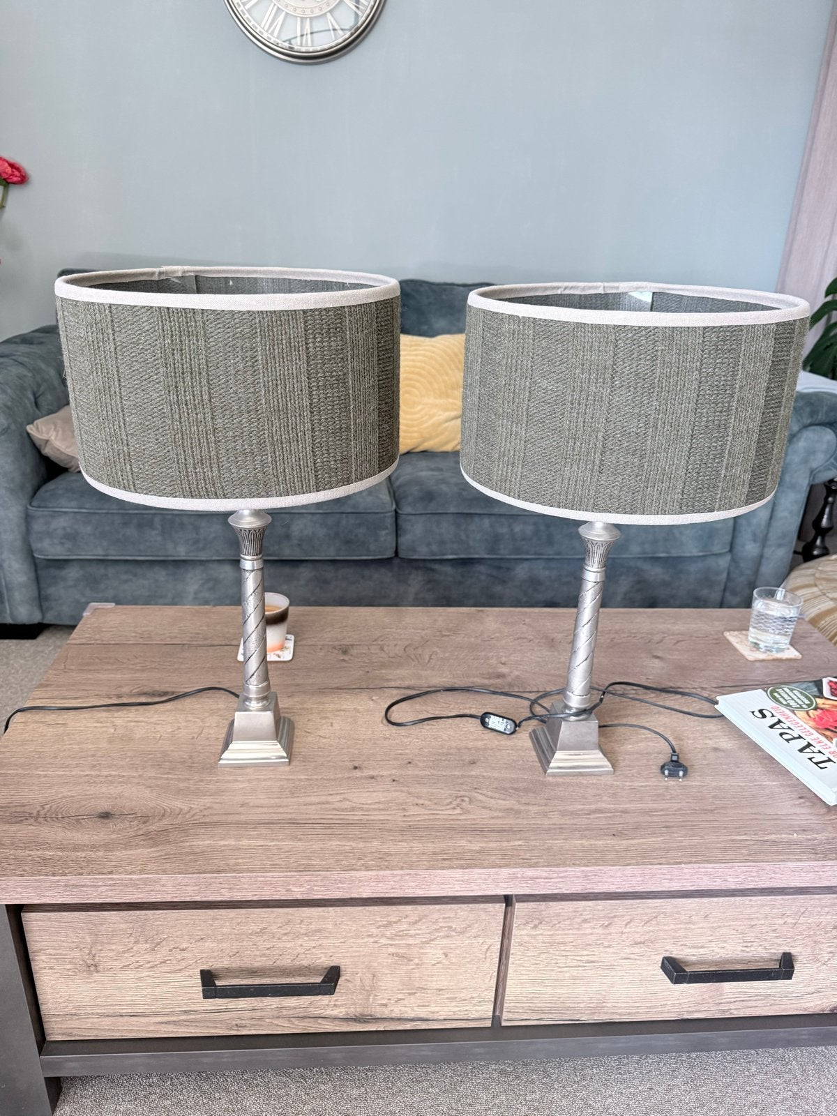 Set van 2 zilverkleurige tafellampen met groene kap, Ophalen, Gebruikt, Overige merken, E27 (groot)