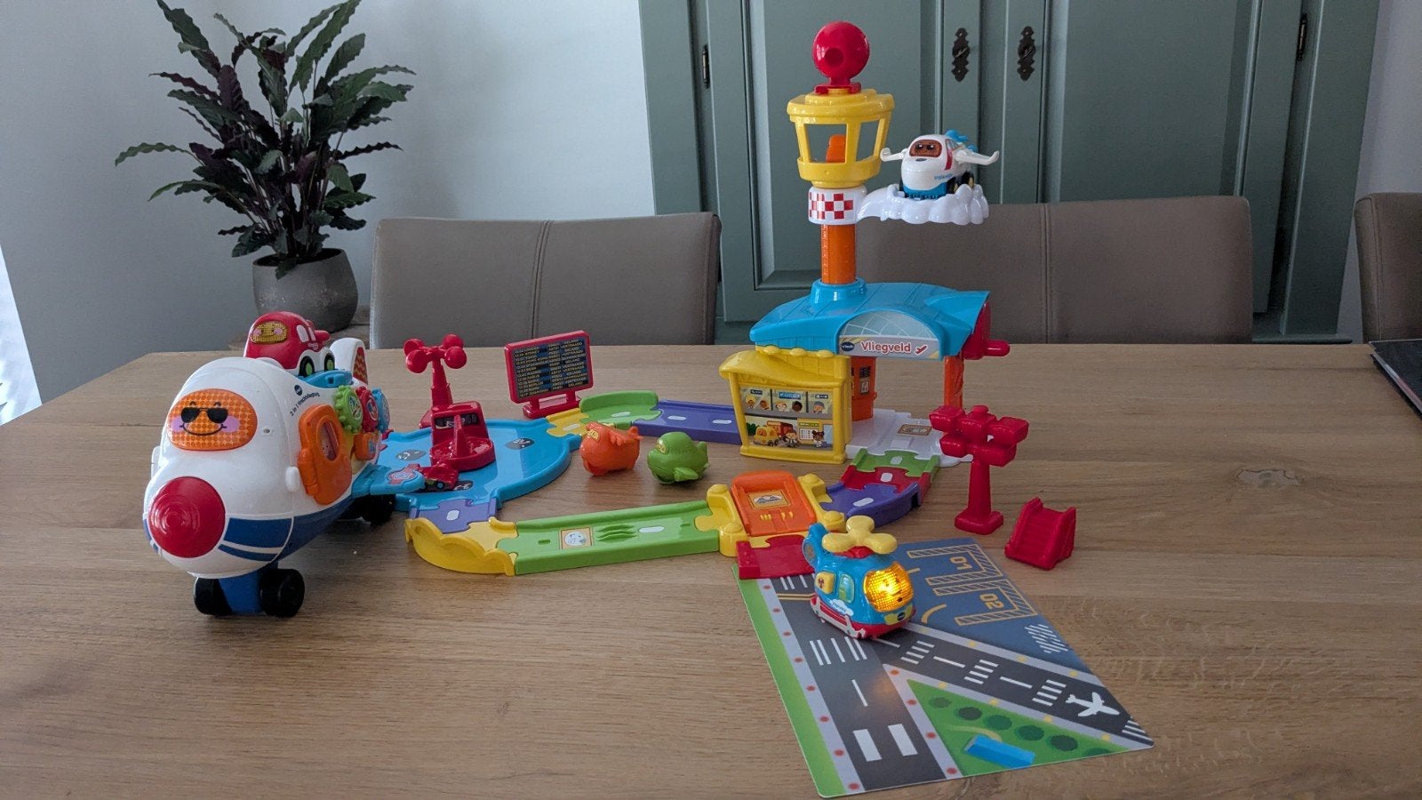 VTech Toet Toet Auto's Vliegveld & Vrachtvliegtuig, Ophalen of Verzenden, Zo goed als nieuw, 2 tot 4 jaar