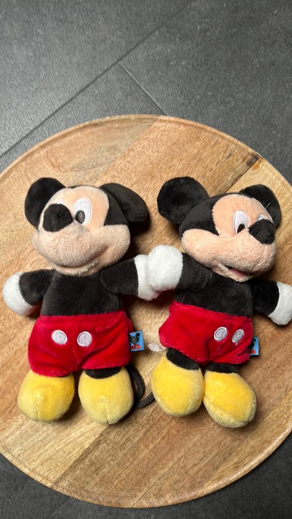 2x Mickey Mouse, Kinderen en Baby's, Speelgoed | Knuffels en Pluche, Ophalen, Zo goed als nieuw, Muis, Klein (minder dan 20 cm)