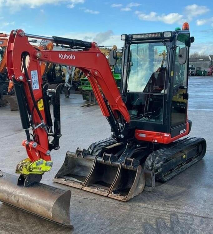 Te koop minigraver Kubota U27-4 520 uur + Machinetransporter, Zakelijke goederen, Machines en Bouw | Kranen en Graafmachines, Ophalen