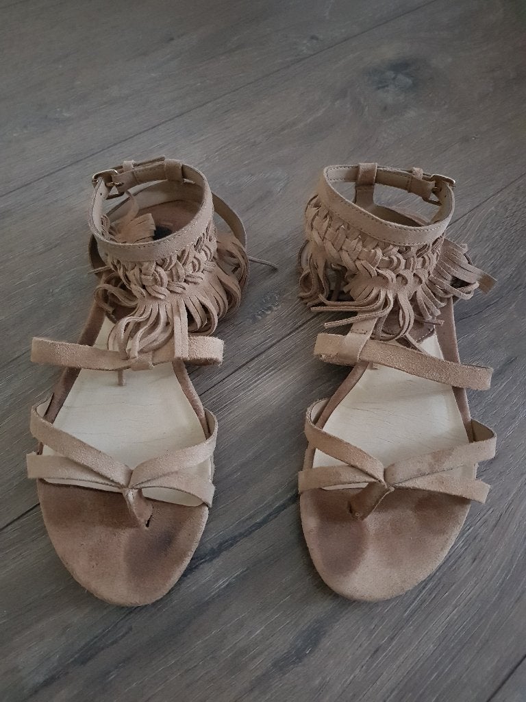 Suède sandalen voor meisjes / dames -- maat 36 -- merk MNG, Kleding | Dames, Beige, MNG, Zo goed als nieuw, Sandalen of Muiltjes
