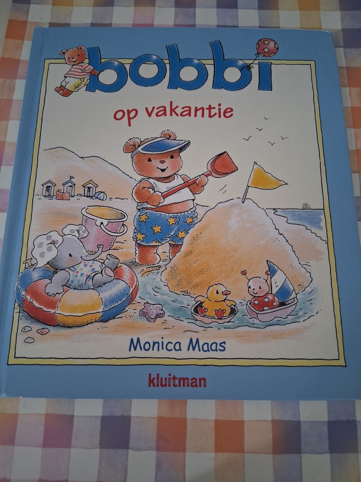 boek monica maas - bobbi op vakantie, Ophalen of Verzenden, Gelezen, 2 tot 3 jaar