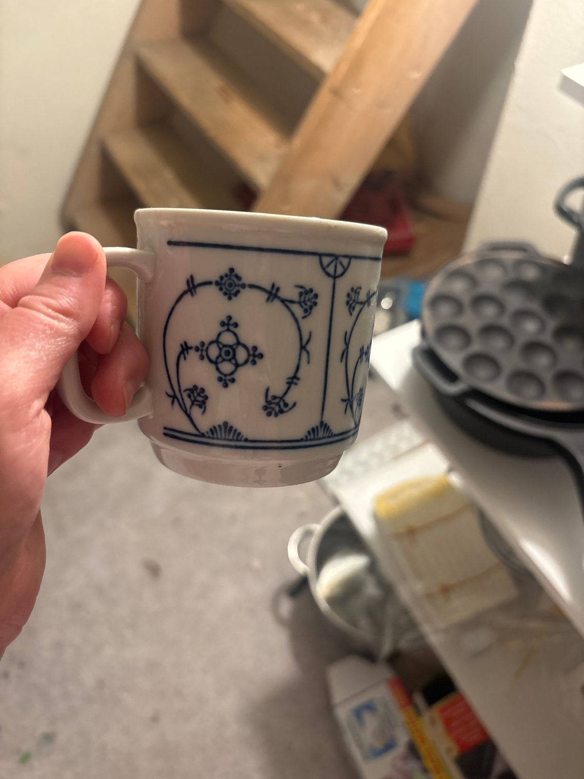 Vintage BLAUWE BLUMEN Mokje - GDR Porselein, Antiek en Kunst, Ophalen of Verzenden