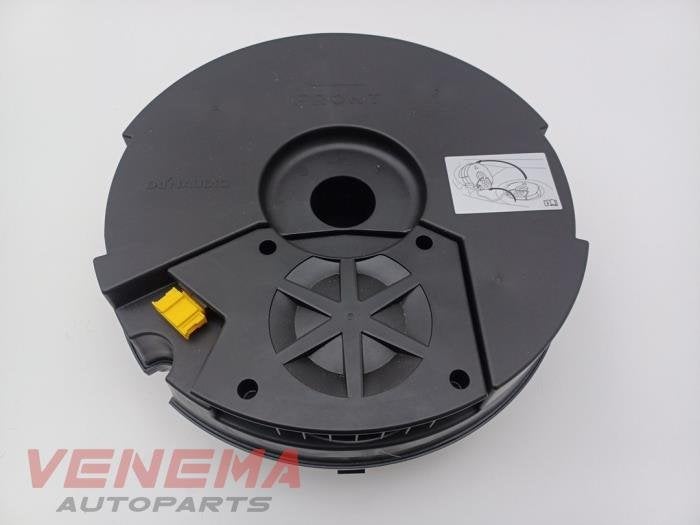 Subwoofer van een Volkswagen Passat, Gebruikt, -, Volkswagen, -
