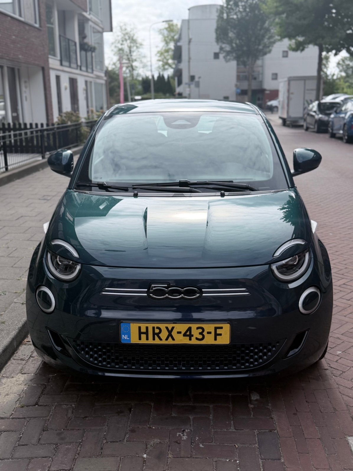 Fiat 500e 42 kWh 2022 – 3+1 uitvoering Groen, Auto's, Fiat, Dealer onderhouden, 4 stoelen, Particulier, Lichtsensor