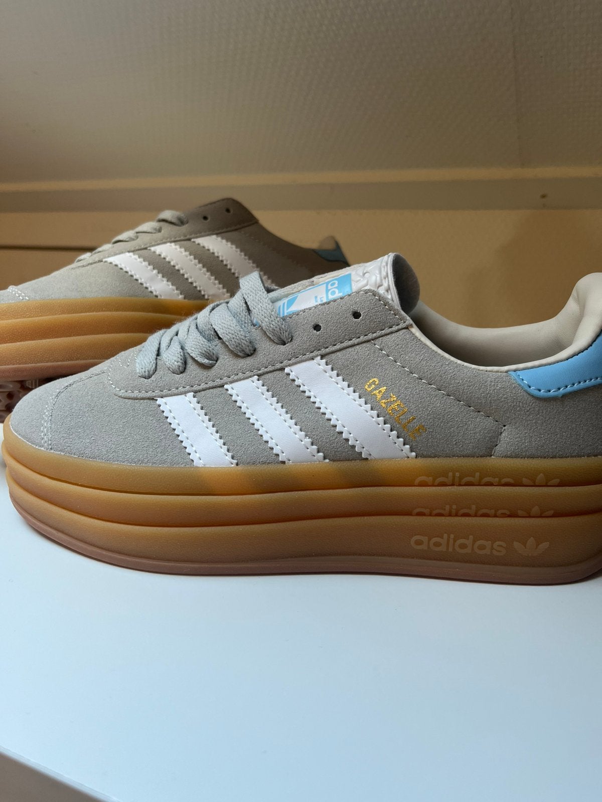 Adidas Gazelle Bold, Ophalen of Verzenden, Zo goed als nieuw, Sneakers of Gympen