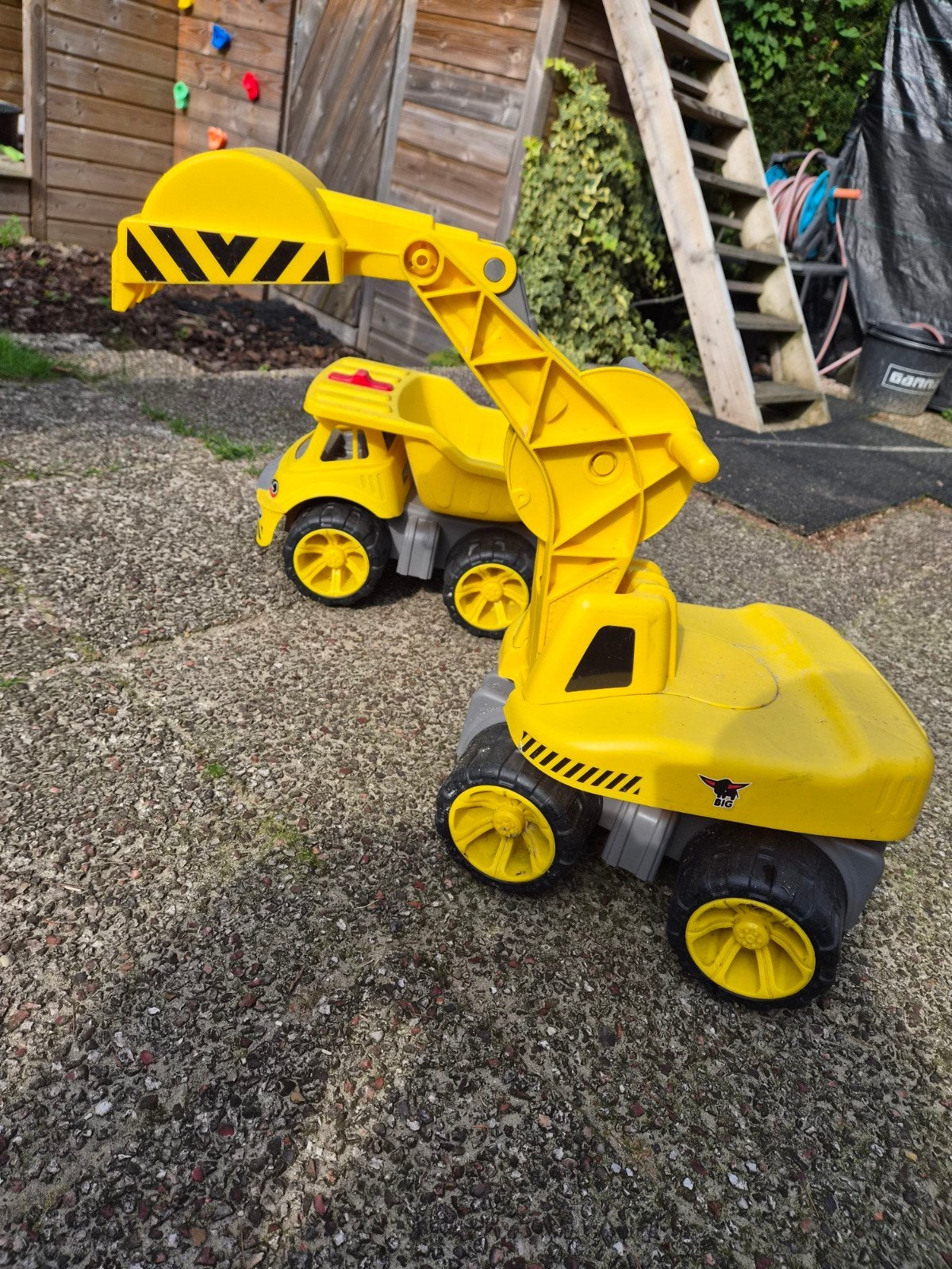 Buitenspeelgoed: Graafmachine en Kiepwagen (zelf rijden), Ophalen, Zo goed als nieuw, Overige typen