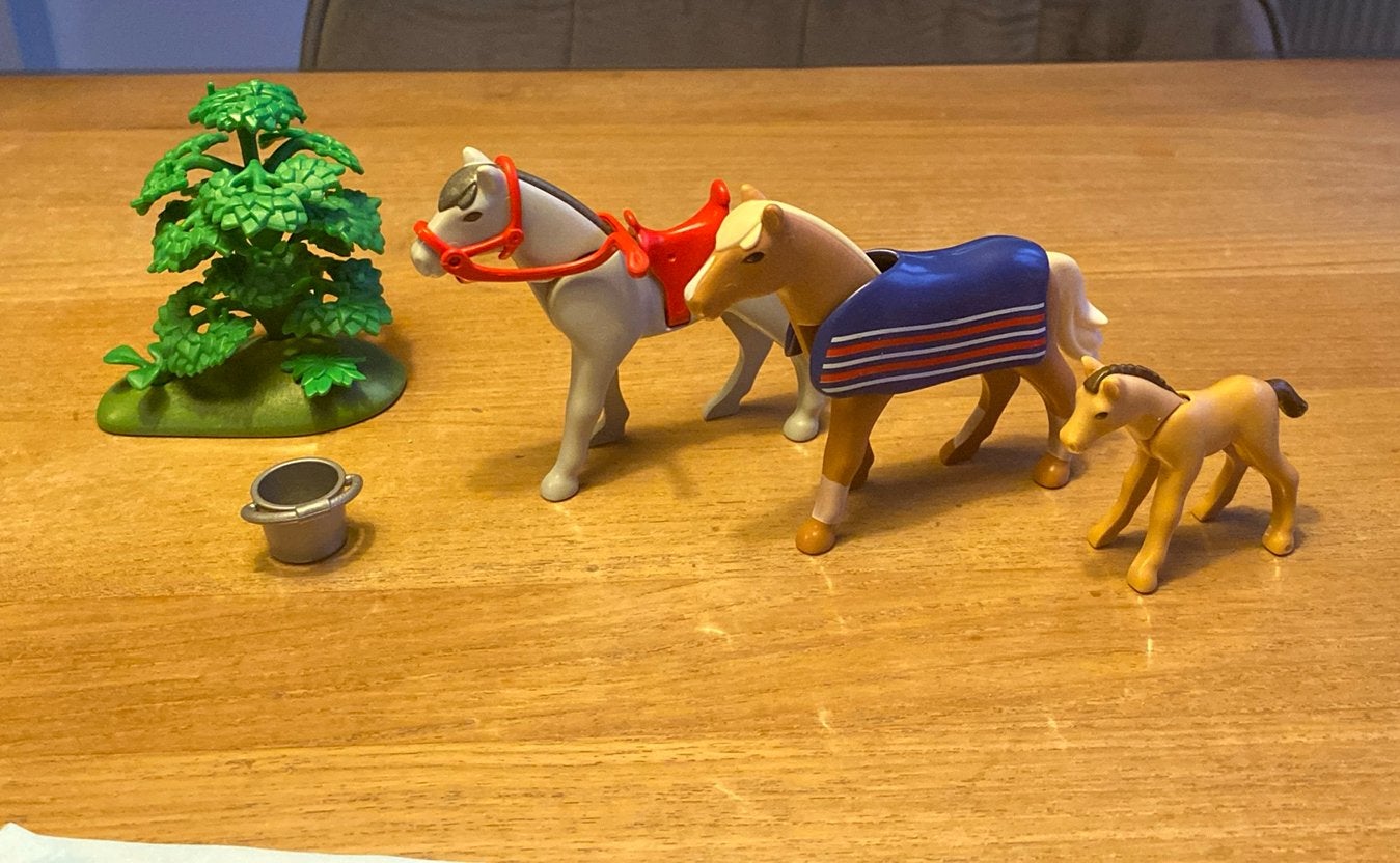 Leuke Playmobil paarden met boom en accessoires 4188, Ophalen of Verzenden, Gebruikt, Complete set