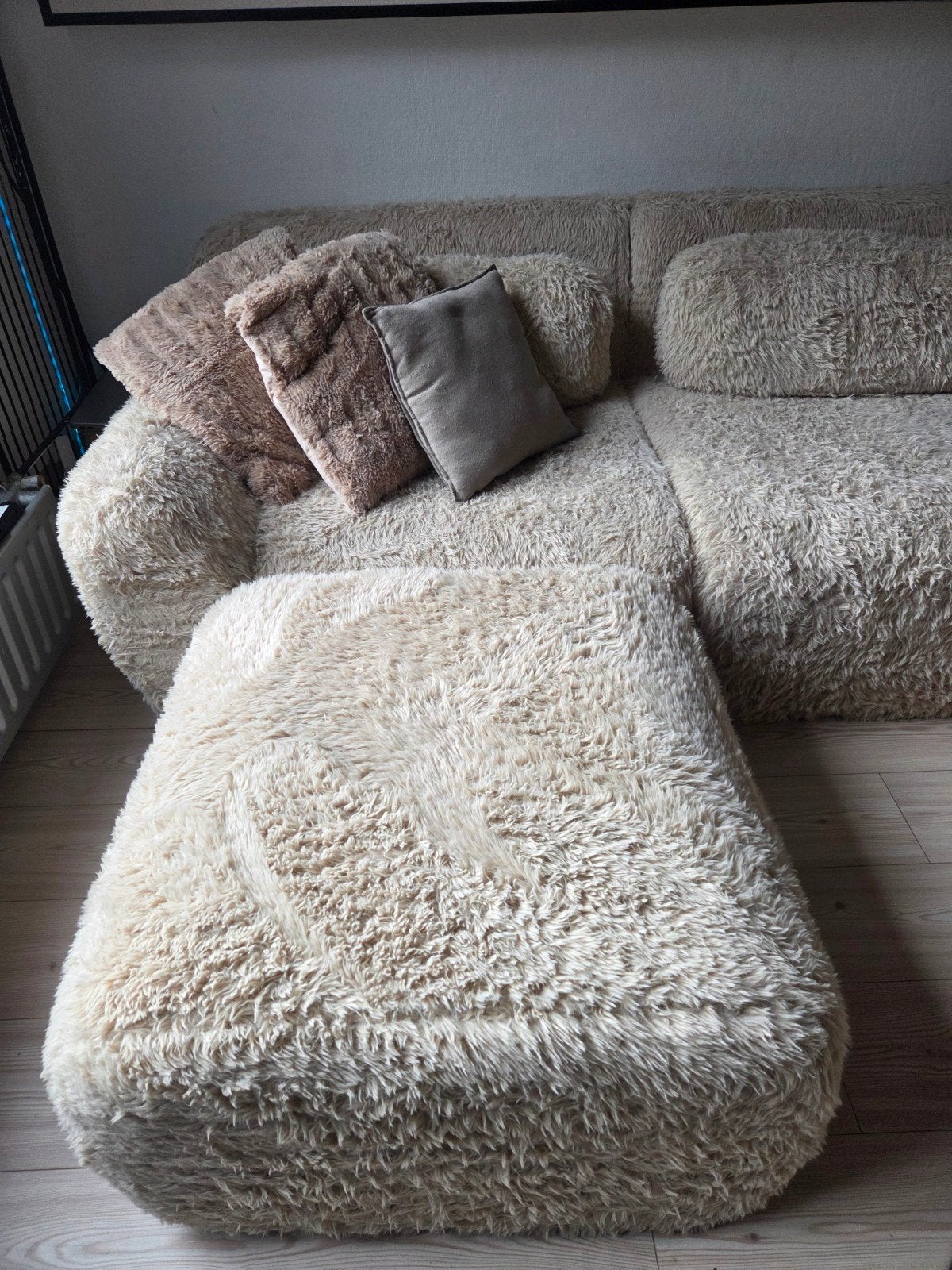 Moderne teddy stof hoekbank met chaise longue, Huis en Inrichting, Banken | Complete zithoeken, Ophalen, Zo goed als nieuw, Stof