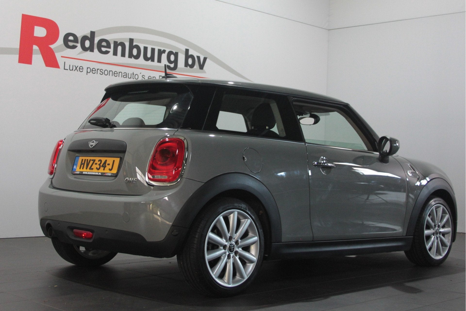 MINI Mini 1.5 One - Bluetooth / Parksens. achter / Stoelverw, Auto's, Voorwielaandrijving, Gebruikt, Euro 6, 4 stoelen