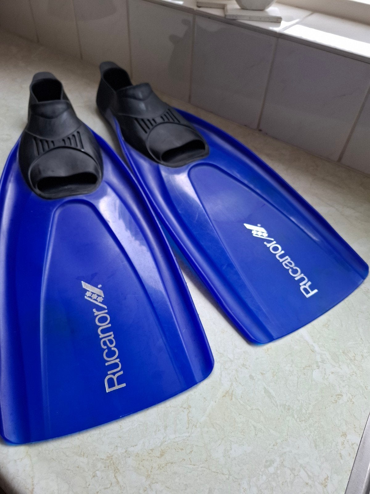Rucanor Zwemvliezen 43/44, Watersport en Boten, Duiken, Ophalen of Verzenden, Zo goed als nieuw, Zwem- of Duikvliezen