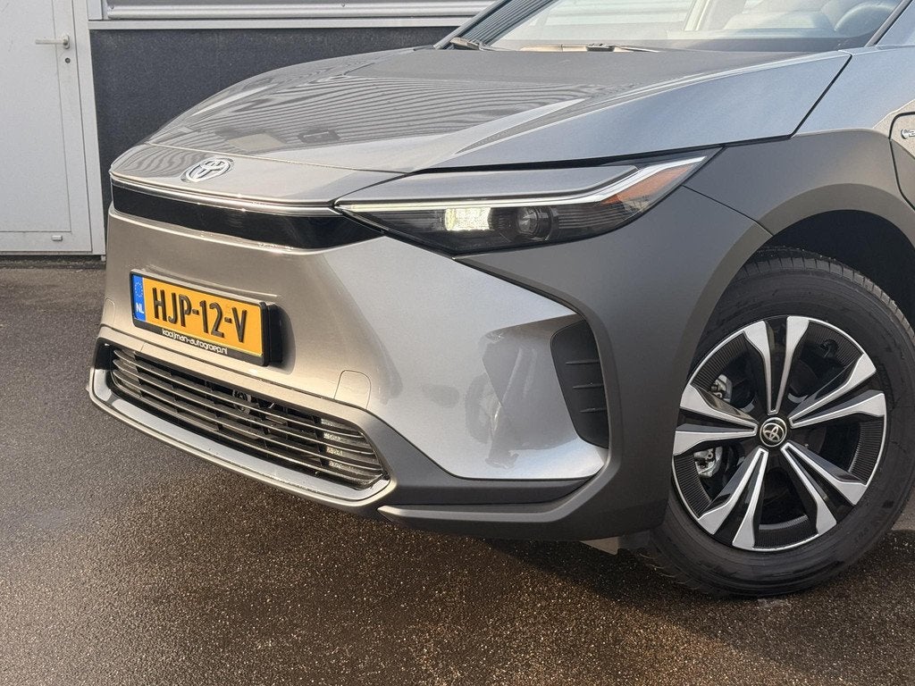 Toyota bZ4X Active 71 kWh Speciale PRIJS ! Nieuw 3km 27 maar, Auto's, Toyota, Stof, Gebruikt, 71 kWh, Automatische klimaatregeling