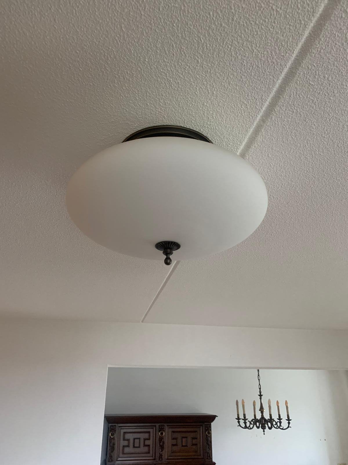plafonnière met grote melkglazen kap – klassiek, Ophalen, Vintage, Zo goed als nieuw, Plafondlamp