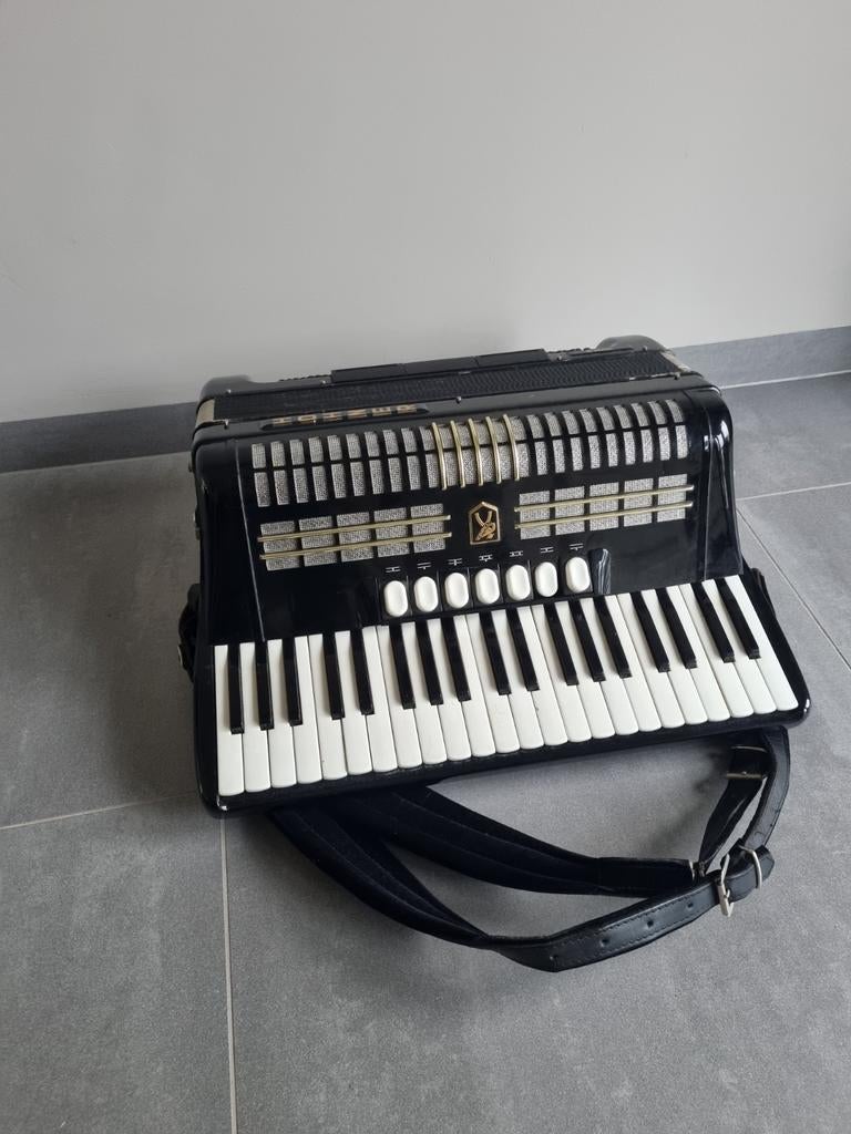 Hohner Verdi 3 III Accordeon - Zo goed als nieuw, Met riemen, Overige formaten, Zo goed als nieuw, Hohner
