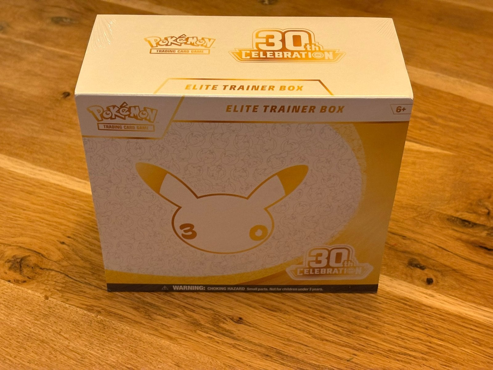 Pokémon TCG: 30th Anniversary Elite Trainer Box (Sealed), Ophalen of Verzenden, Nieuw, Overige typen