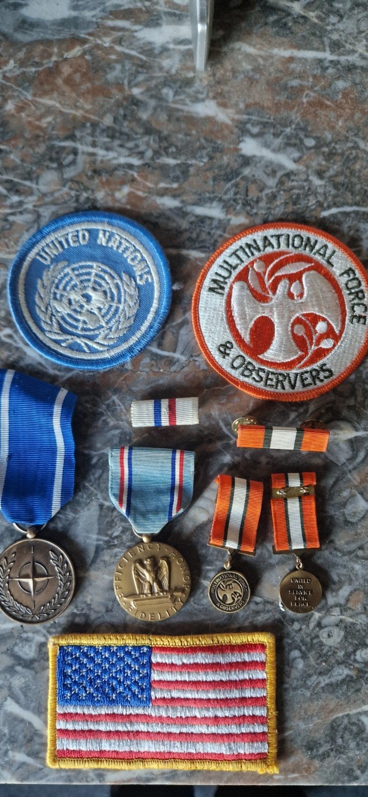 lot militaire onderscheidingen en patch, Verzamelen, Militaria | Algemeen, Ophalen, Landmacht, Nederland, Embleem of Badge
