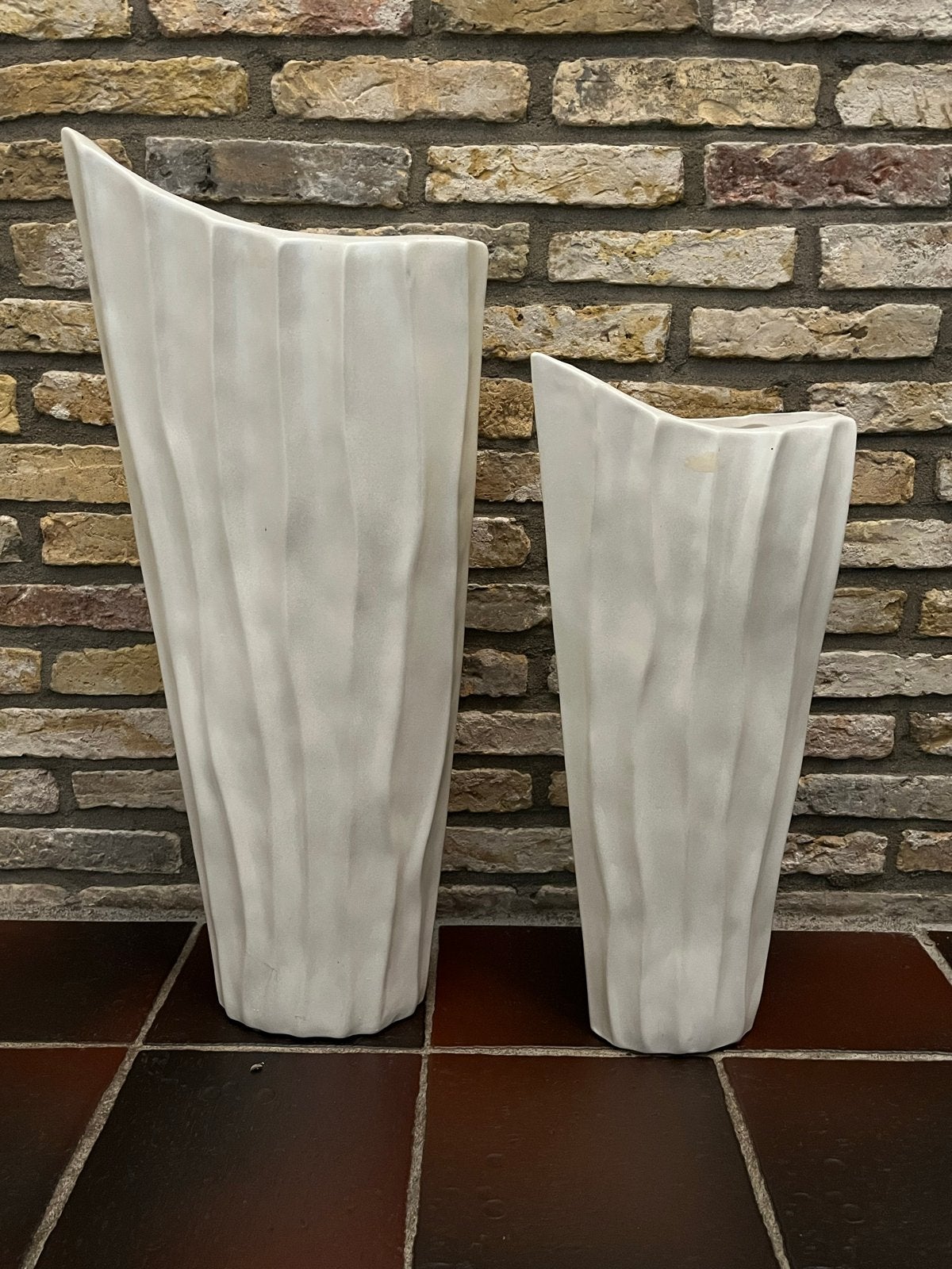 Set van 2 Witte Keramische Vazen met Unieke Structuur, Ophalen, Met patroon/structuur, Wit, Zo goed als nieuw
