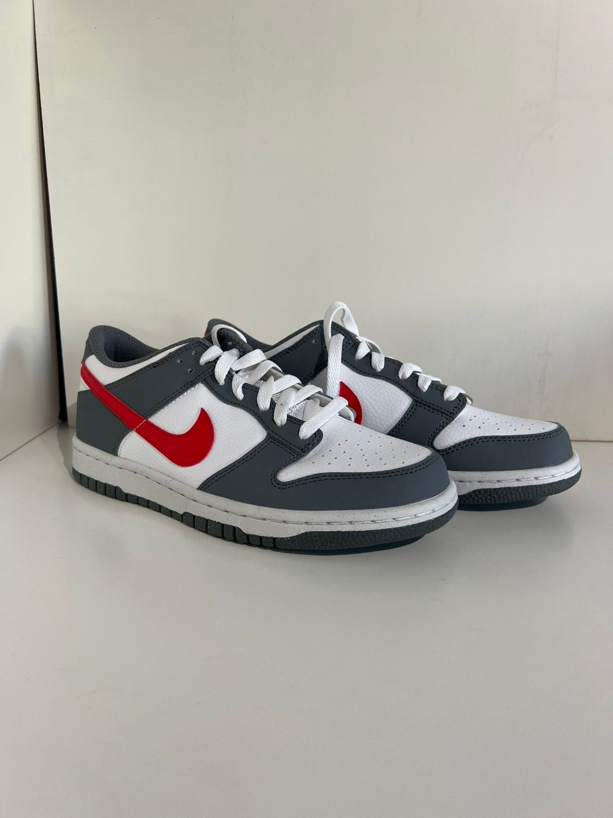 Nike dunk low Next Nature Smoke Grey Ligt Crimson (GS), ., Nieuw, Ophalen of Verzenden, Sneakers of Gympen