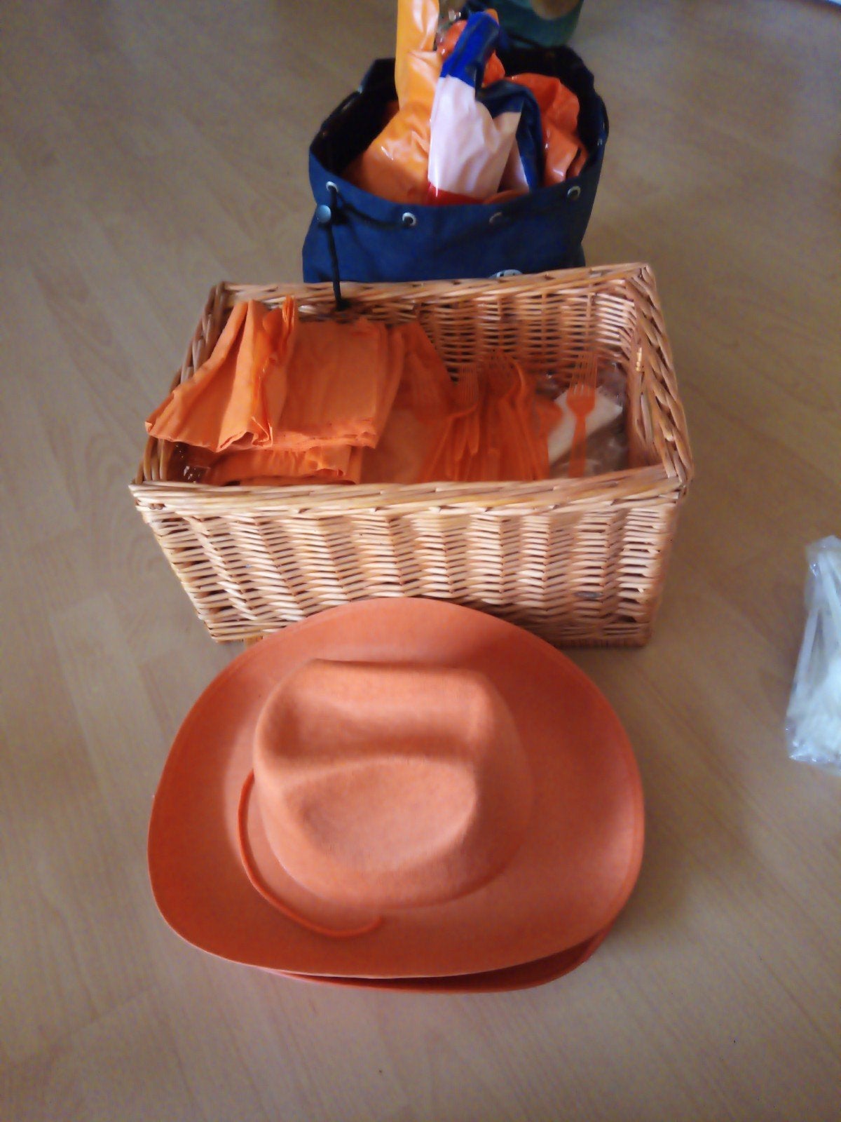 oranje spullen, Ophalen, Versiering, Oranje of Koningsdag