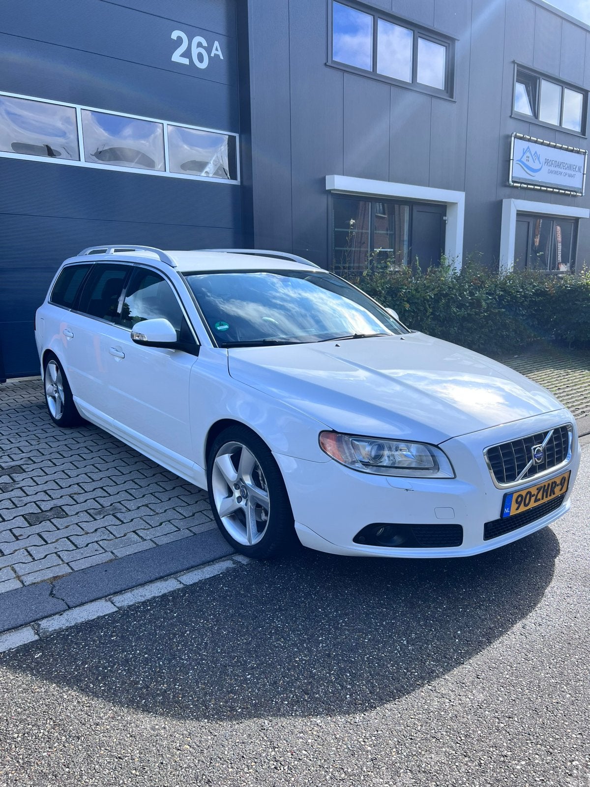 Volvo V70 3.2 Summum Automaat HEICO-SPORTIV, 238 pk, 1800 kg, Zwart, 93 €/maand